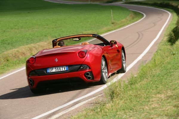 Ferrari California,автомобиль,средство передвижения,спортивная машина,Ferrari,Высокопроизводительная машина