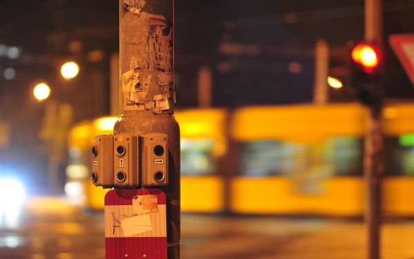 night,yellow,drink,traffic,light,color