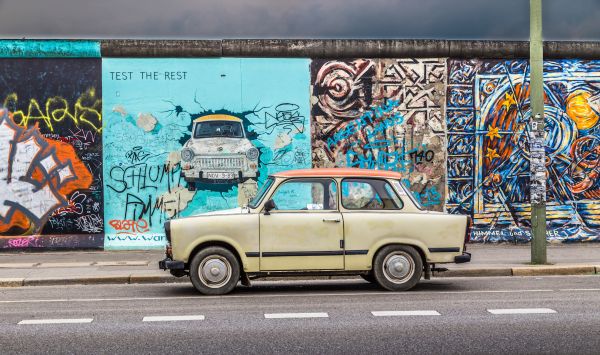 auto,Trabant,DDR,Oost-Duitsland,voertuig,straat