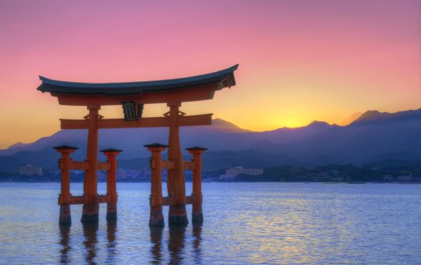 Itsukushima Gate,budova