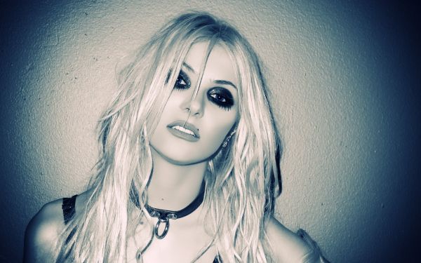 Taylor Momsen,bruneta,oči,makeup,Černý a bílý