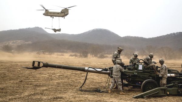 Boeing CH 47 Chinook,M777 houwitser