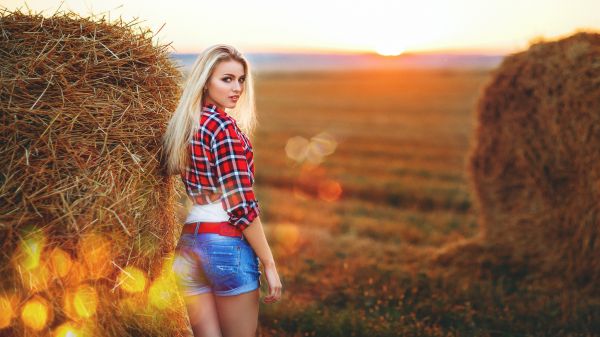 luz de sol,Mujeres al aire libre,mujer,rubia,puesta de sol,campo