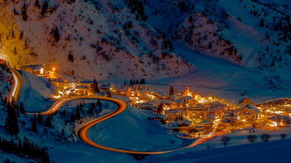 nieve,pueblo,la carretera,Árboles,Giros de horquilla,luces