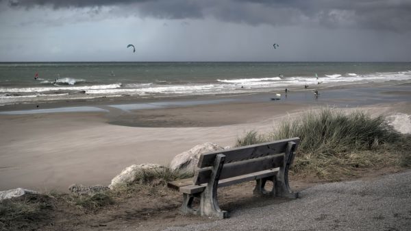 voda,mrak,nebe,pláž,Outdoor bench,coastal and oceanic landforms