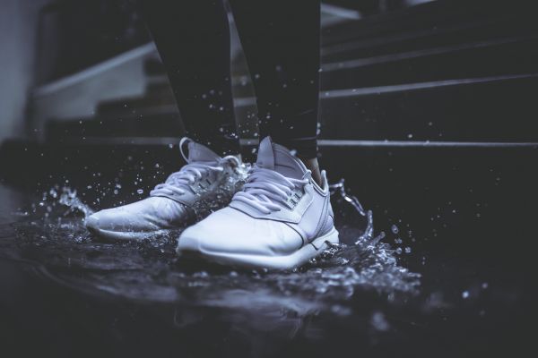 6016x4016 px,benen,sportschoenen,spatten,water