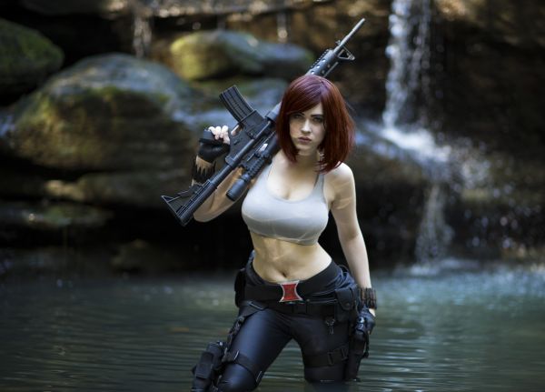 geweer,vrouw,redhead,cosplay,model-,water