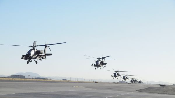 Boeing AH 64 Apache,helicopters,leger,militaire vliegtuigen,2560x1440 px,gunships