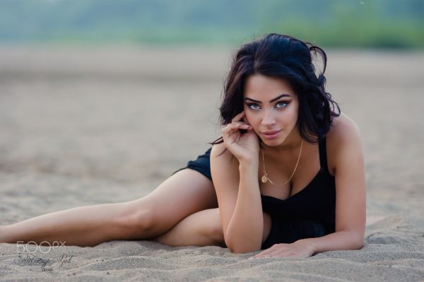 menghadapi, wanita, model, potret, laut, gaun hitam