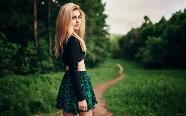 zonlicht,women outdoors,vrouw,model-,portret,gras