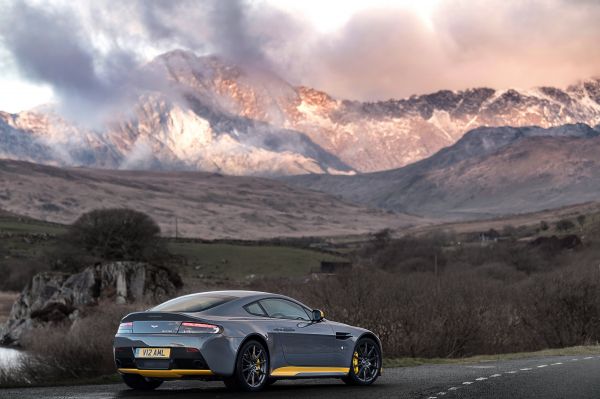 Aston Martin,v12,boční pohled,vantage s,hory