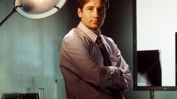 X-Files,Fox Mulder,David Duchovny,braccia incrociate,Persona,cantando