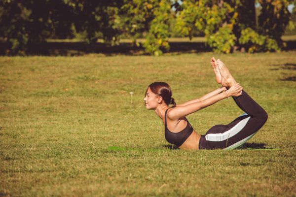 Trabajando,mujer,descalzo,Mujeres al aire libre,Modelo de fitness,yoga