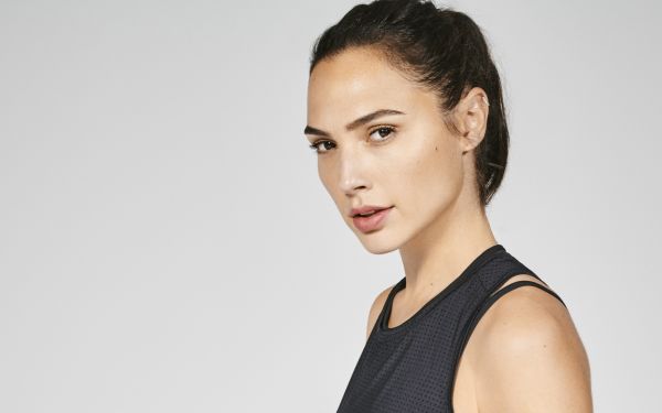 actress,model,simple background,looking at viewer,Gal Gadot