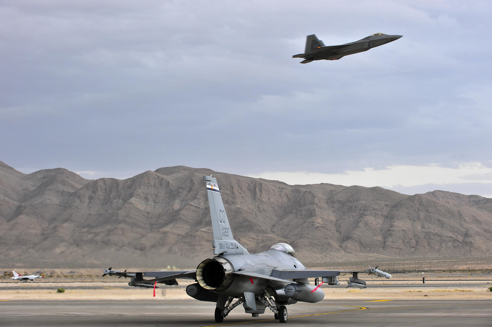 avión, militar, fuerza Aerea, aeronave, General Dynamics F 16 Fighting Falcon, Lockheed Martin F 22 Raptor