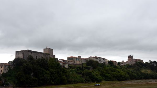 landschap,middeleeuws,kasteel,dorp,Cantabria,Spanje