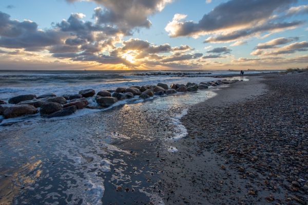 Dánia,vihar,strand,víz,sziklák,szeles