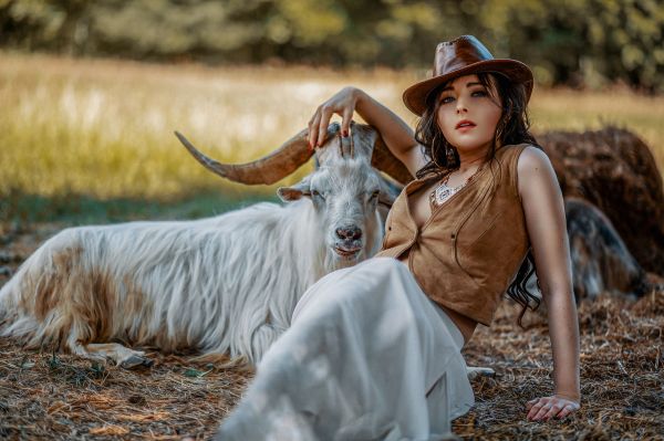 Kvinder,model,portræt,cowboy hatte,brunette,Women with Hats