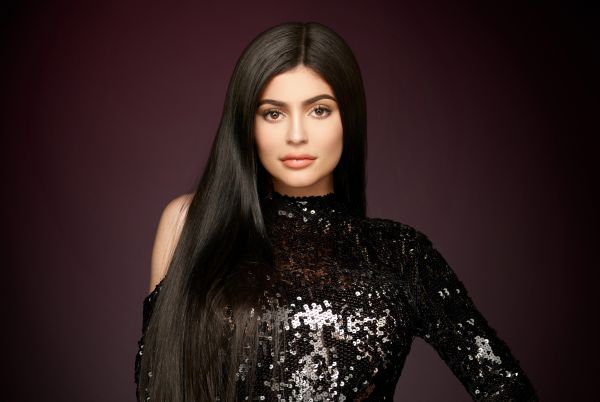 Kylie Jenner,osobnosť,Model,fialový,bruneta,šťavnaté pery