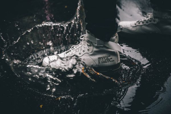 water,reflection,water drops,shoes,feet,streetwear