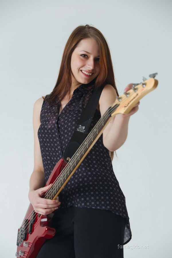 Guitarras bajas,pelo largo,Isabella famegirls,Isabela,famegirls