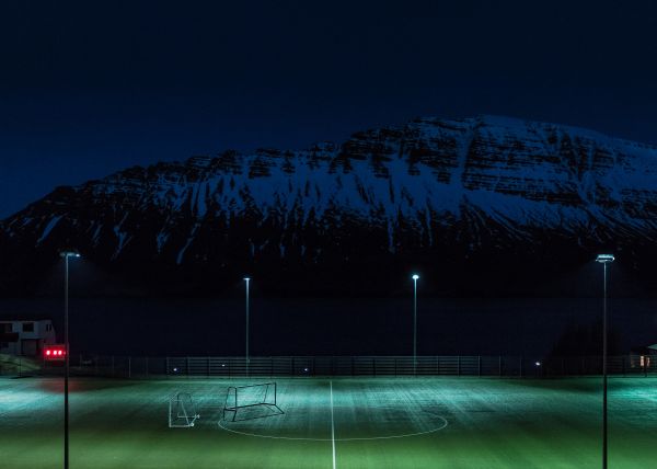 football field,césped,noche,patio de recreo