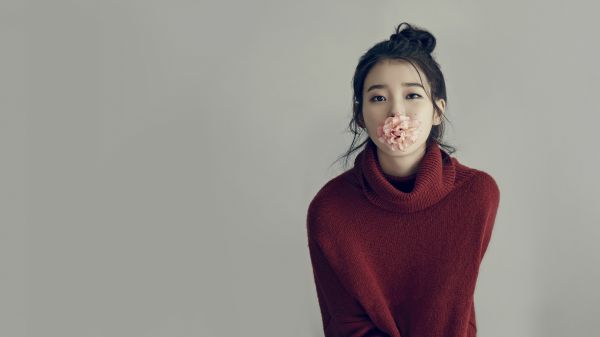 IU,Frau,Blumen,red sweater,Sweatshirt,Koreanisch