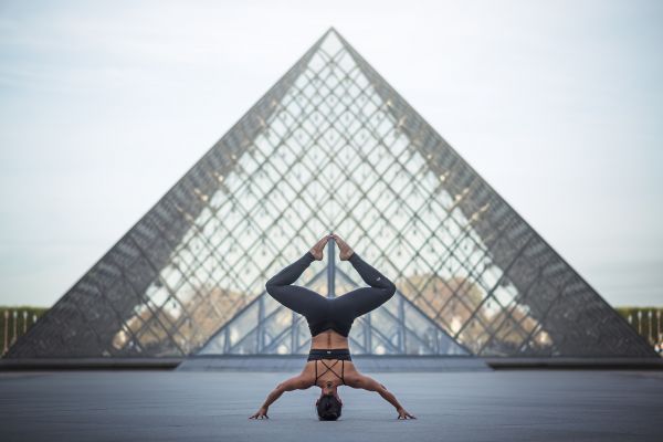 femmes,architecture,moderne,tenue de sport,Handstand,Dimitry Roulland