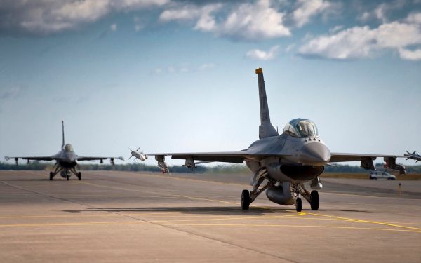 превозно средство,самолет,самолет,военни самолети,General Dynamics F 16 Fighting Falcon,McDonnell Douglas F 15 Eagle