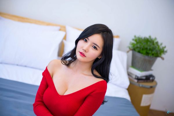 Han Ga Eun,asiatisch,rotes Kleid,V-Ausschnitt,Schlafzimmer,Frau