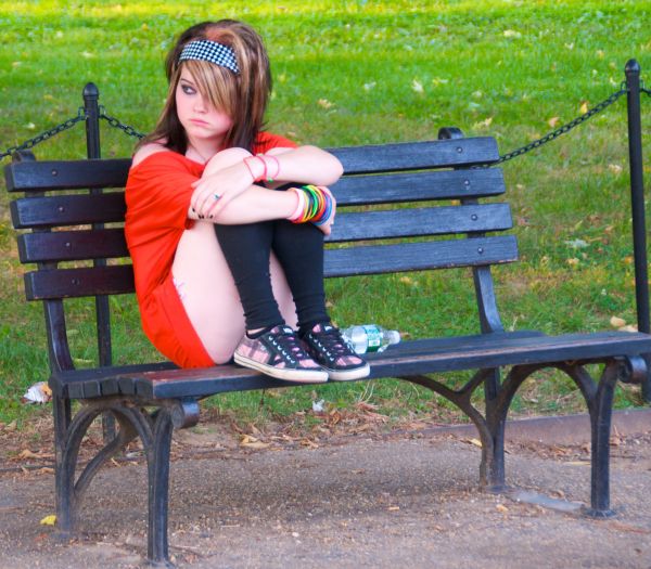 grass,garden,red,sitting,bracelets,bench