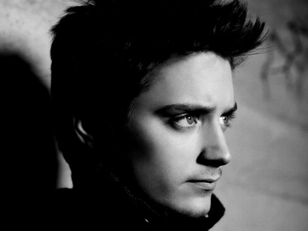 Elijah Wood,face,actor,brunette,black white,profiles