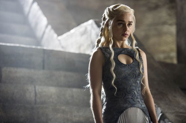 プラチナブロンド,エミリアクラーク,女優,Daenerys Targaryen,茶色の目,ピンクの口紅