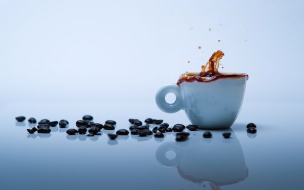 splashes,coffee,cup,grains,reflection