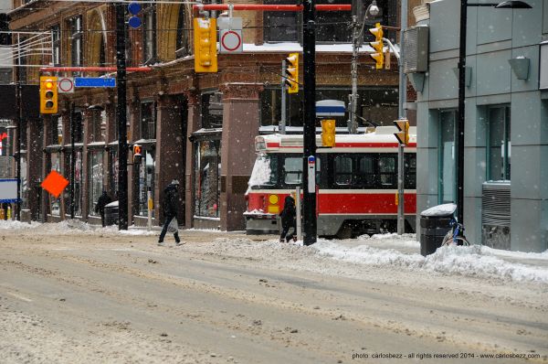 gens,rue,voiture,bâtiment,neige,hiver