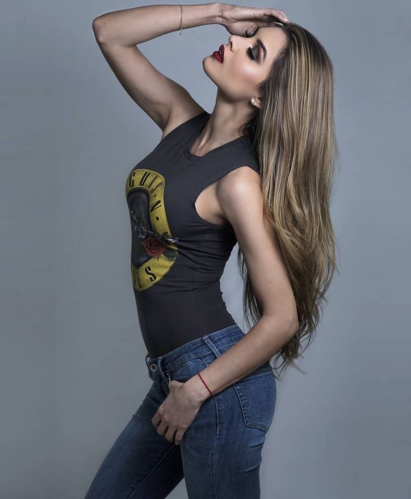 Zbrane N Roses,GNR,Osmariel Villalobos,Model,ženy,červený rúž