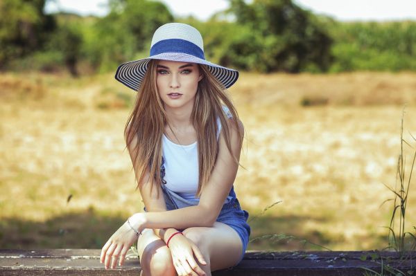 Mujeres al aire libre,mujer,modelo,retrato,rubia,pelo lacio