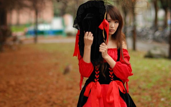 femmes,maquette,brunette,Cheveux marron,robe rouge,chapeau noir