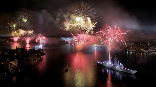 nacht,water,reflectie,hemel,vuurwerk,voertuig