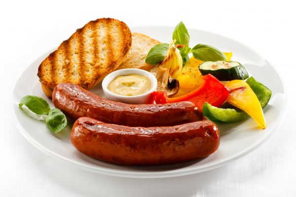 barbecue,vegetables,sausages,bread,sauce