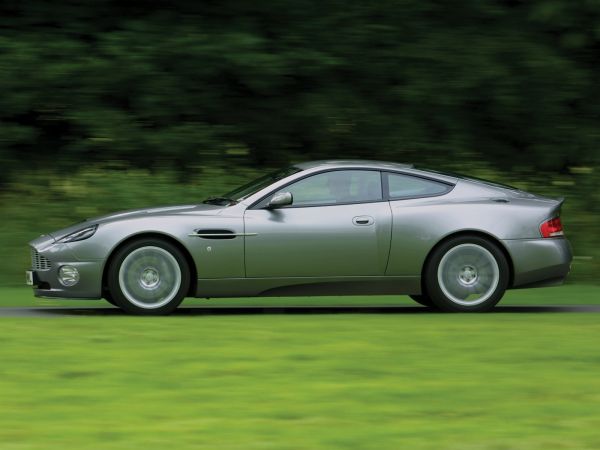 Aston Martin,v12,Porazit,2001,šedá,boční pohled