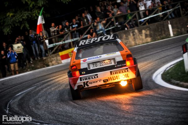 deporte,noche,coche,vehículo,Italia,coche deportivo