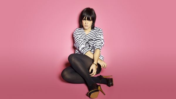 Lily Allen,pike,slange,se,bakgrunn