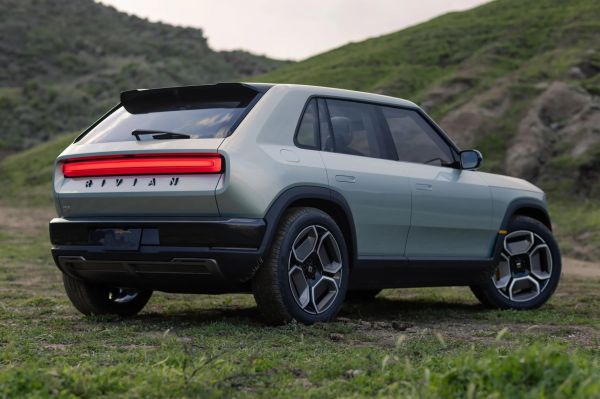 Rivian,paesaggio,natura,macchina elettrica,Rivian R3,nuvoloso