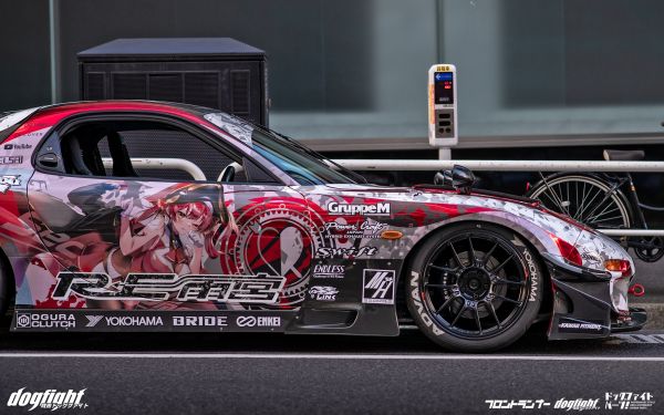 Itasha,japanilaiset autot,urheiluauto,kilpa-autoihin,Japani,Akihabara