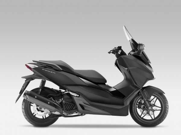 2015,buikspieren,Honda,2015x1509 px,Forza,scooter