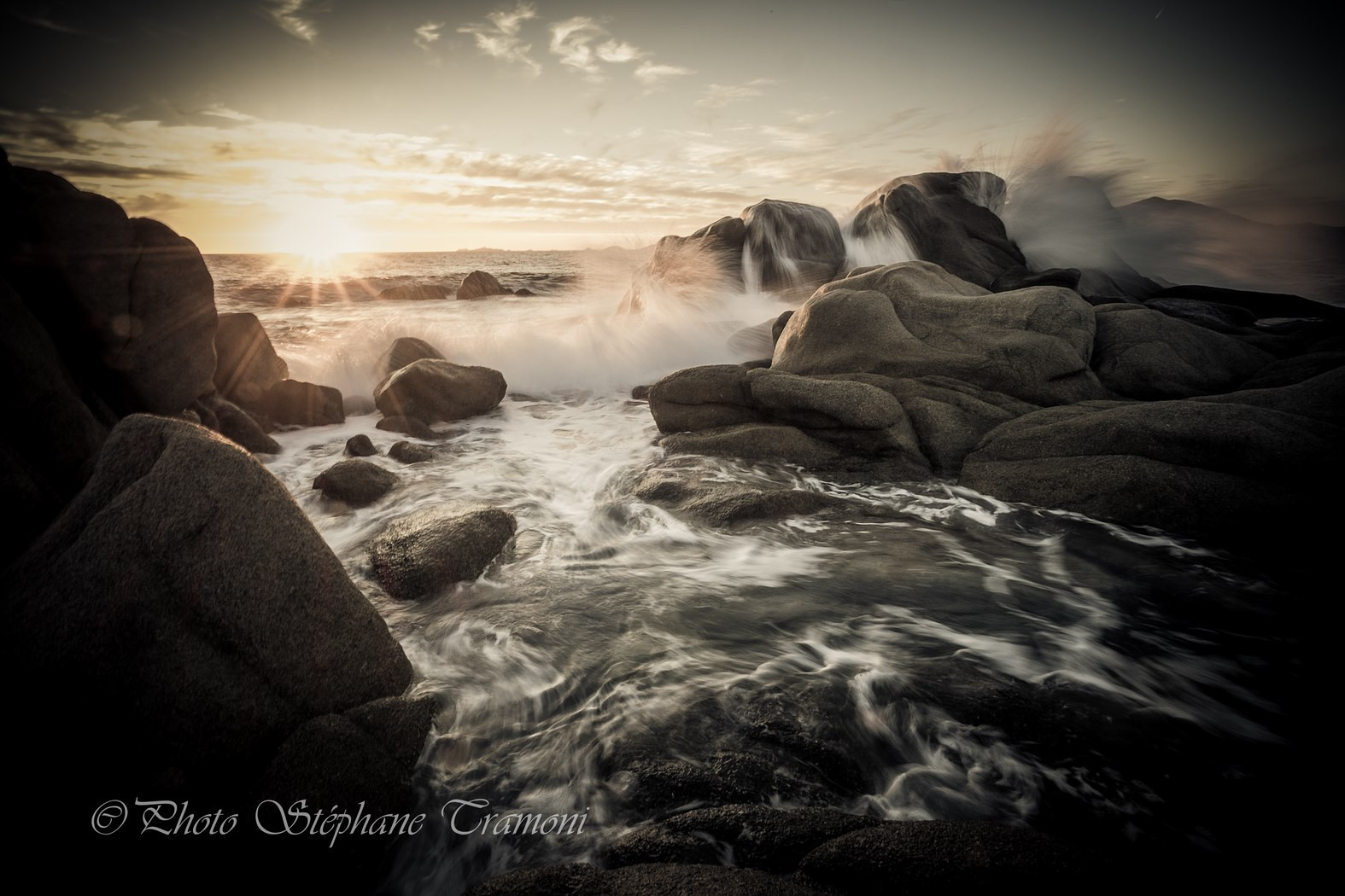 lumière du soleil, paysage, cascade, Monochrome, le coucher du soleil, mer, méditerranéen, eau, Roche, la nature, réflexion, ciel, la photographie, soir, Matin, vagues, rivière, atmosphère, France, la Corse, Fujifilm, nuage, arbre, océan, vague, mar, Atardecer, Francia, Matériel, Cours d'eau, obscurité, Corse, Mer, Vagues, Fujinon, Fujifilmxe2, Coucherdesoleil, Papier peint de l'ordinateur, noir et blanc, Photographie monochrome, Mediterraneo, plan d'eau, caractéristique de l'eau, Puestadelsol, mer Méditerranée, Marmediterraneo, Fujinon1024, Corcega, Méditerranée, Mermediterranee, stock photography