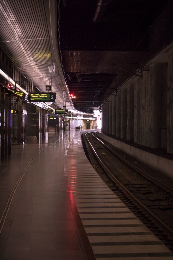 notte,simmetria,stazione ferroviaria,metropolitana,trasporto,tunnel