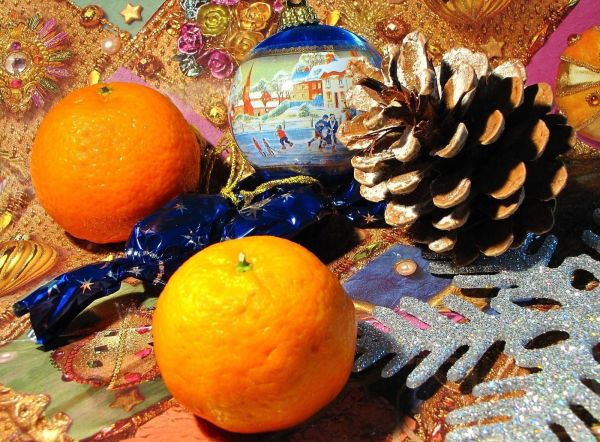 tavern,food,tangerines,christmas toys,ball,celebration