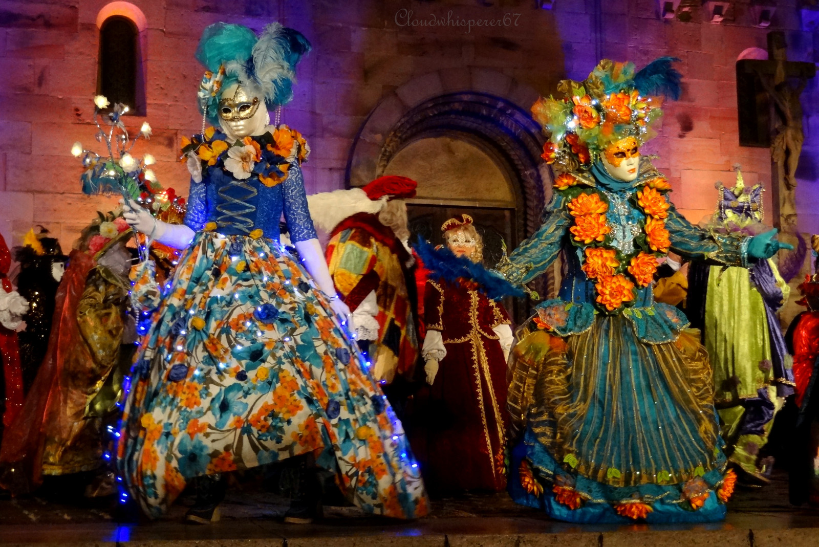 ciudad, Carnaval, azul, Venecia, Trajes, chicas, ligero, rojo, fiesta, retrato, gente, urbano, Italia, naranja, mujer, Francia, color, ART, amor, colores, niña, amarillo, pelota, divertido, fotografía, luces, disfraz, asombroso, fantástico, mujer, gracioso, comedia, poesía, Paisaje urbano, máscara, imagen, Bokeh, túnica, Jajaja, magia, estupendo, adorable, adivinar, fantasía, Alsacia, Carnaval, veneciano, mascarada, Enmascarado, momento, encantador, febrero, Fiesta, bohordo, increíble, mágico, Venise, ostentoso, Noche, Fotografiar, espléndido, Bal, Túnicas, el, 2014, Venezzia, Nighscape, mascarada, Urbanarte, Rosheim, Cloudwhisperer67